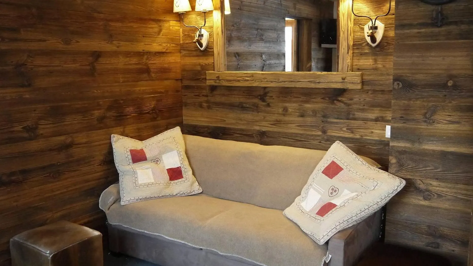Appartement 2 Chambres Avec Mezzanine, Piste Skis Aux Pieds - Fr-1-355-77 Мерибель